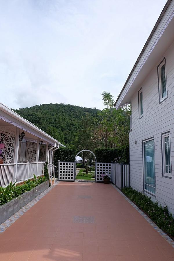 The White Village Ranong Resort Exterior foto